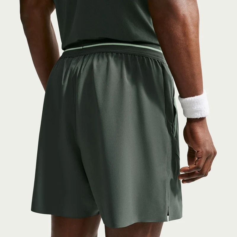 Jannik Sinner Court Dri-FIT Advantage 6in Shorts Herren - graugrün