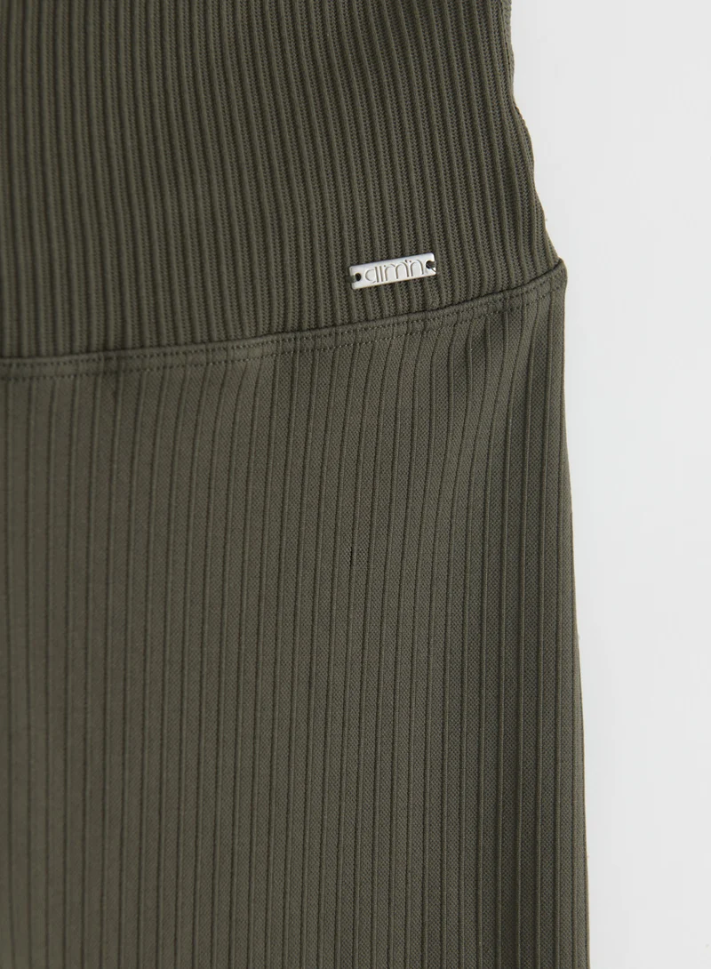 Dark Ivy Ribbed Seamless Flare Petite Tights