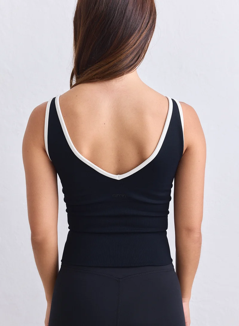 Black Cream Shape Seamless Deep Cut Singlet