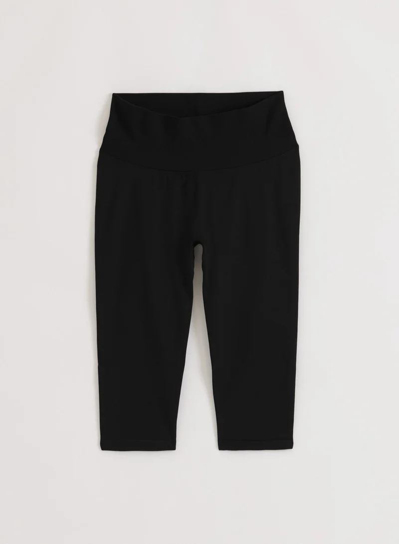Black Shape Seamless Capri Tights