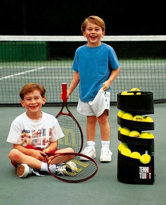 BALLWURFMASCHINE TENNIS-TWIST: 28 BÄLLE