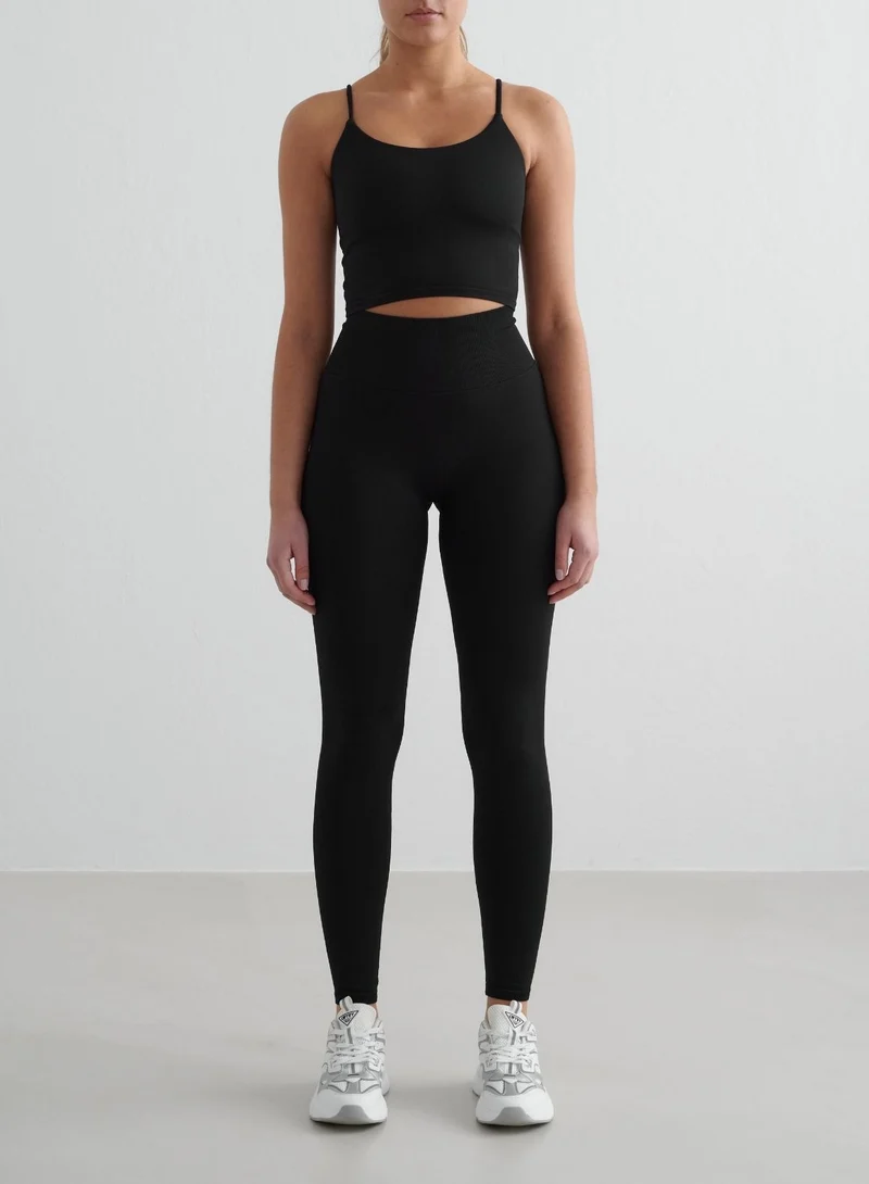 Black Shape Seamless Strap Singlet