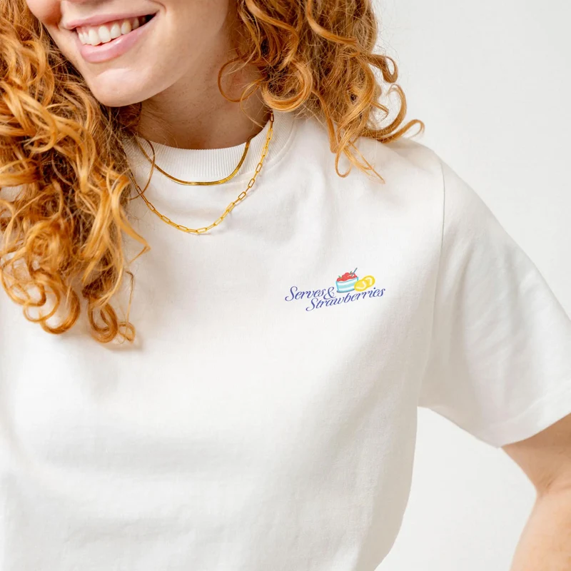 Peppa Pig Serves & Strawberries – '94 Campus T-Shirt Unisex - weiß