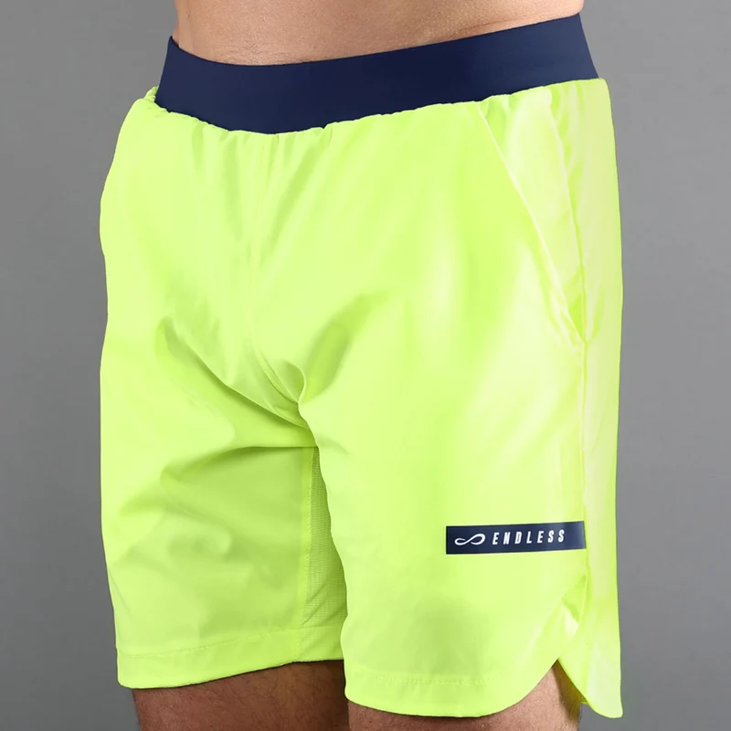 SWIFT Shorts Herren - neongelb, blau